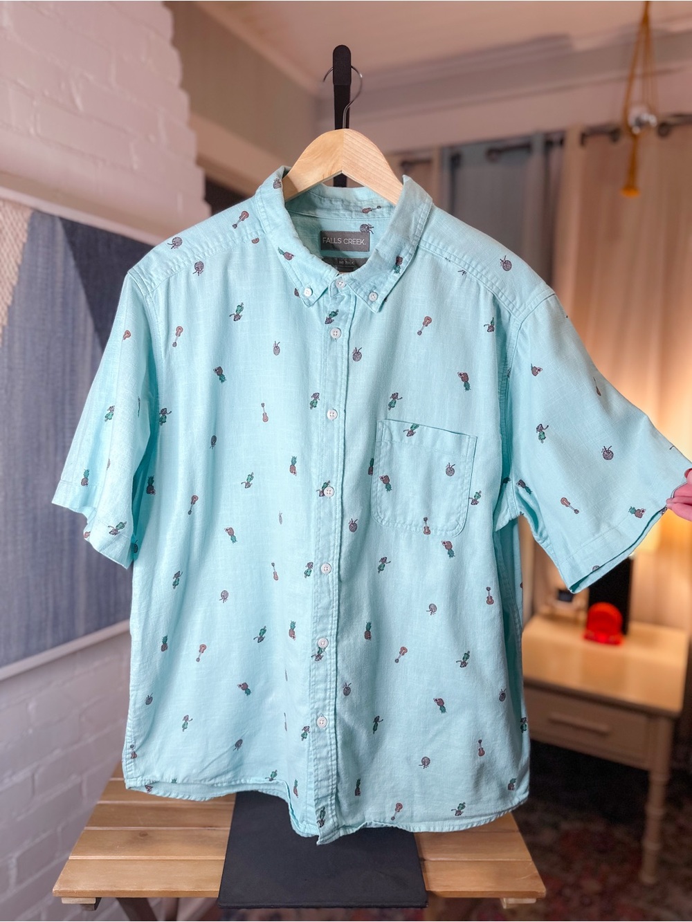 Falls Creek No Tuck Guitar & Pineapple Short Sleeve Button Up Collared Shirt
